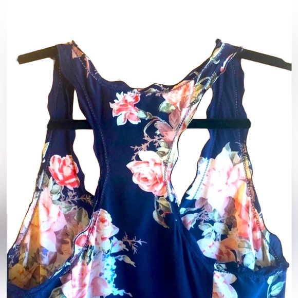Joie racer back Navy Floral Silk Tank Top Blouse with feminine scallop d… - Picture 4 of 8
